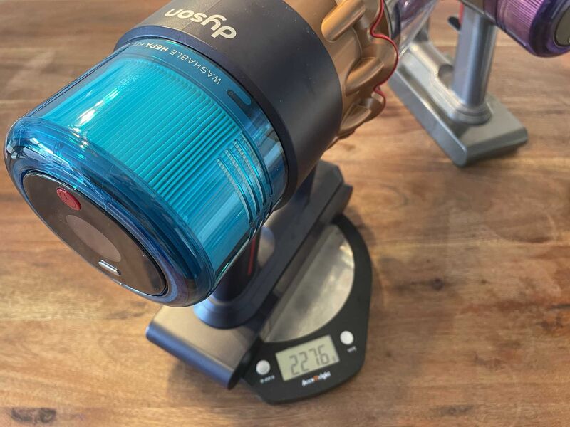 Dyson Gen5detect placed on a weighing scale.